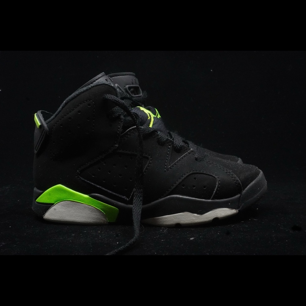 Air Jordan 6, Kids Sz 11c; gently used (almost brand new)